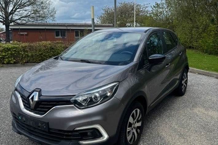Grå Renault Captur fra 2018