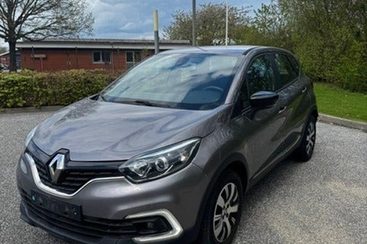 Grå Renault Captur fra 2018