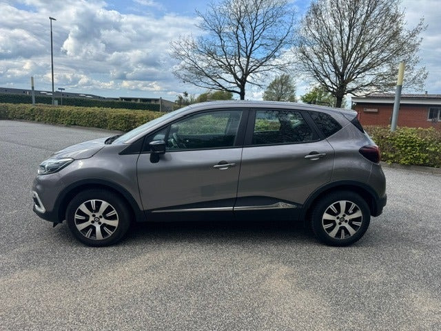 Grå Renault Captur fra 2018