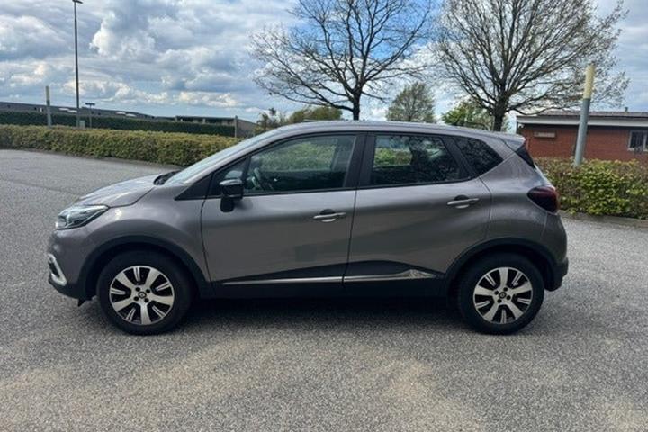 Grå Renault Captur fra 2018