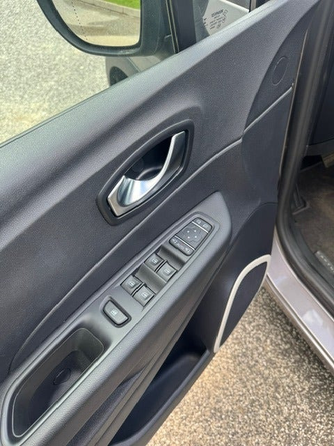 Grå Renault Captur fra 2018
