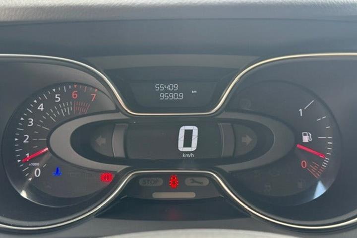 Grå Renault Captur fra 2018