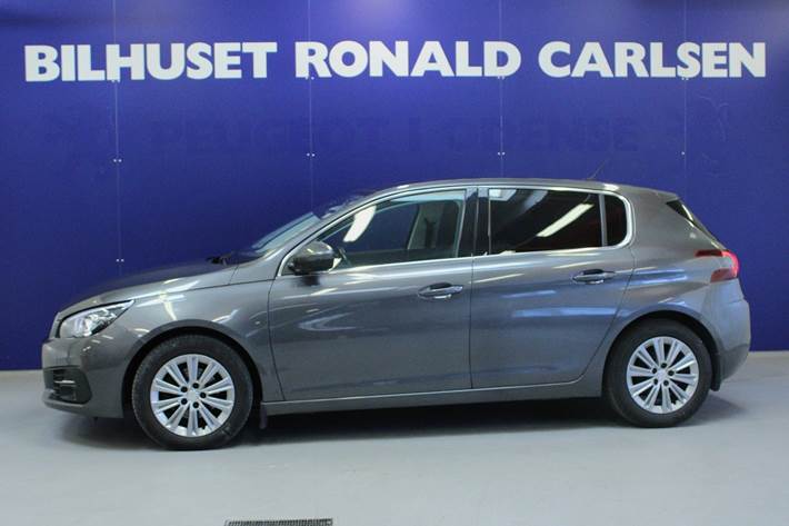 Grå Peugeot 308 fra 2020