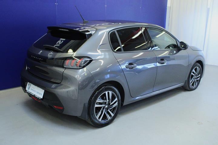 Grå Peugeot 208 fra 2020