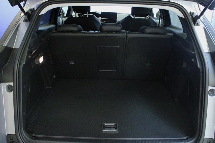 Sølv Peugeot 3008 fra 2021