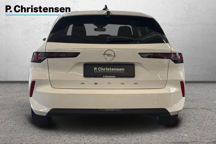 Hvid Opel Astra fra 2024