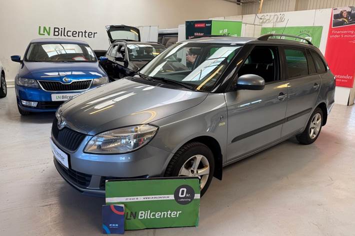 Grå Skoda Fabia fra 2013