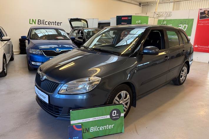 Grå Skoda Fabia fra 2011