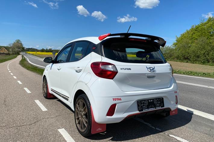 Hvid Hyundai i10 fra 2021