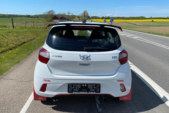 Hvid Hyundai i10 fra 2021