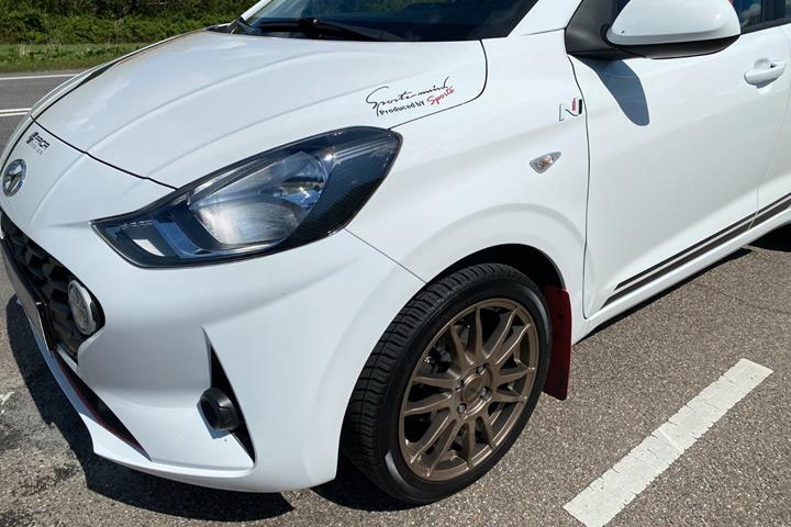 Hvid Hyundai i10 fra 2021