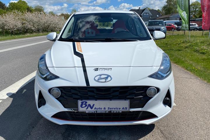 Hvid Hyundai i10 fra 2021