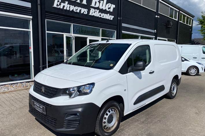 Hvid Peugeot Partner fra 2021