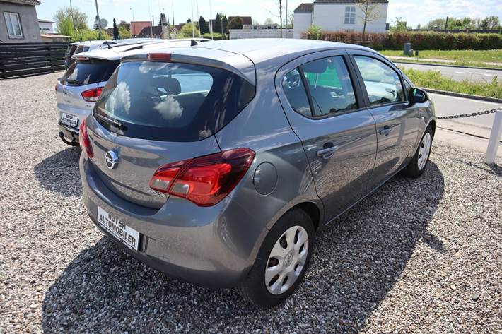 Grå Opel Corsa fra 2015
