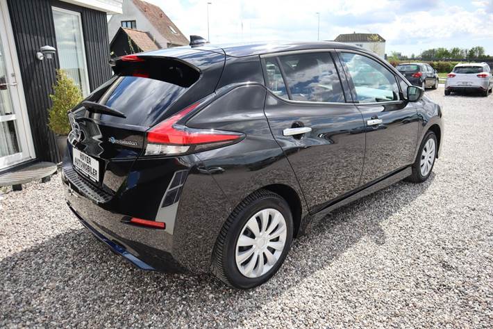 Sort Nissan Leaf fra 2022