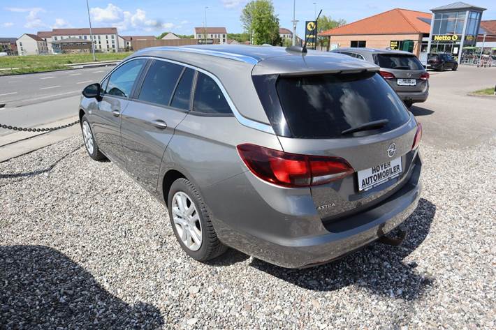 Grå Opel Astra fra 2017