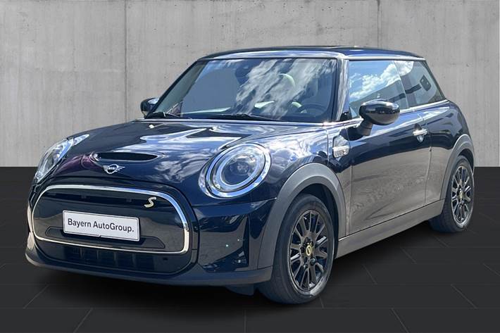 Sort Mini Cooper SE fra 2021 set udefra