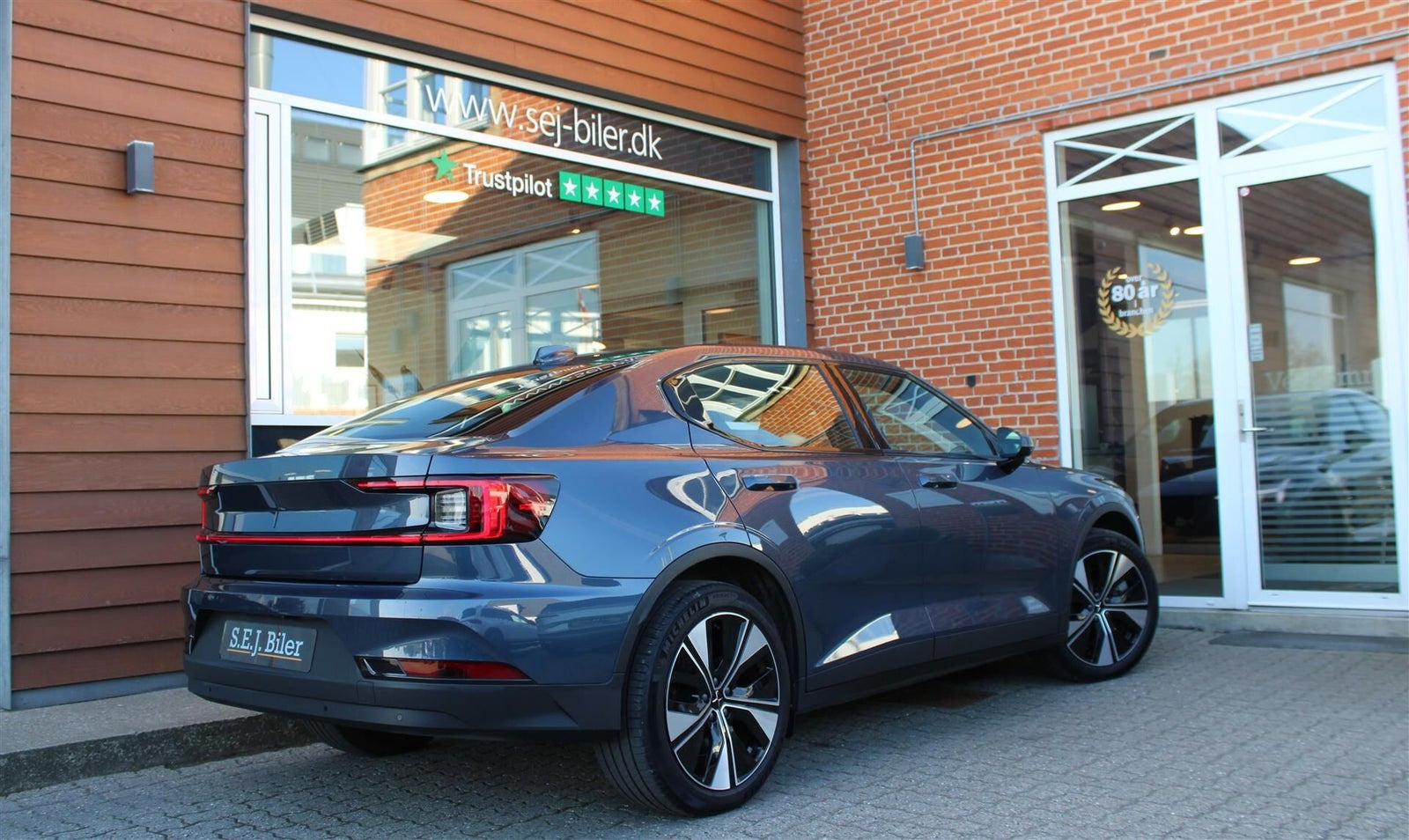 Blå Polestar 2 fra 2024