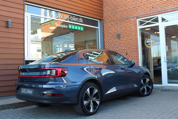 Blå Polestar 2 fra 2024