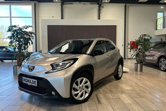 Sølv Toyota Aygo X fra 2023