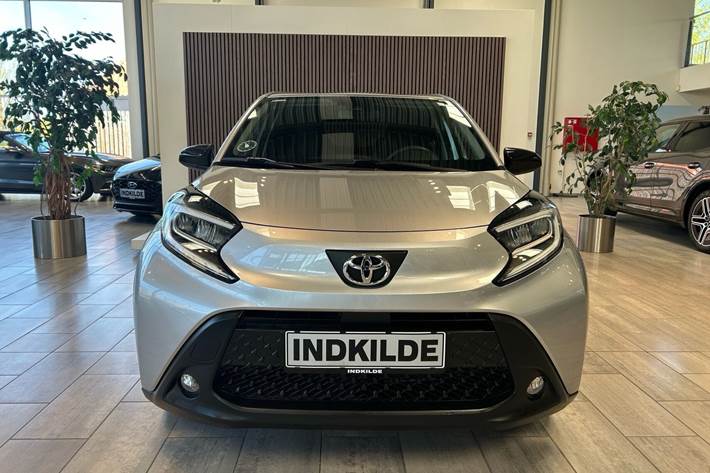 Sølv Toyota Aygo X fra 2023