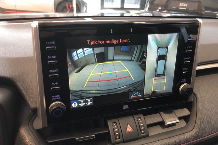 Grå Toyota RAV4 fra 2021