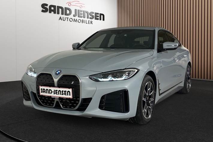Grå BMW i4 fra 2024