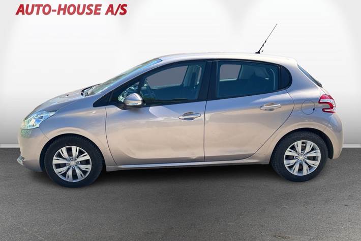Beige Peugeot 208 fra 2014