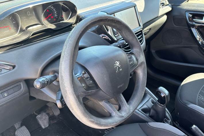 Beige Peugeot 208 fra 2014