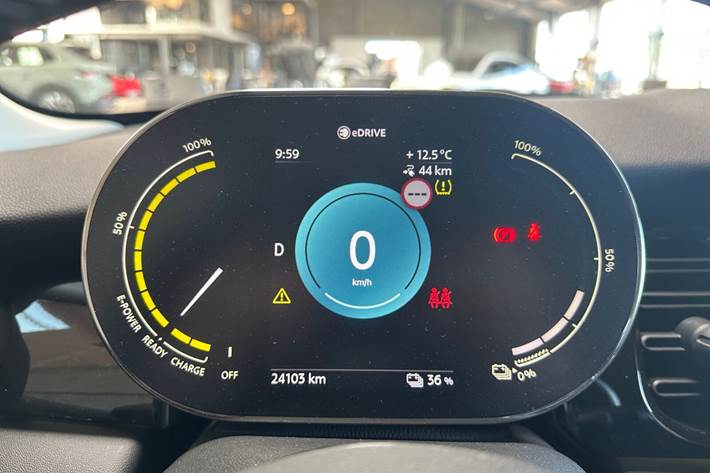 Blå Mini Cooper SE fra 2022