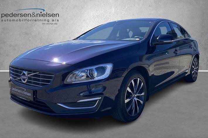 Sort Volvo S60 fra 2018