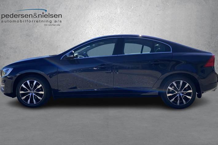 Sort Volvo S60 fra 2018