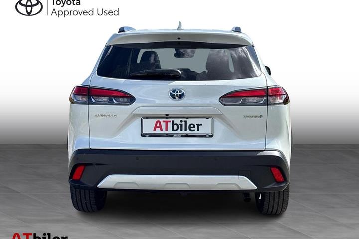 Hvid Toyota Corolla Cross fra 2023