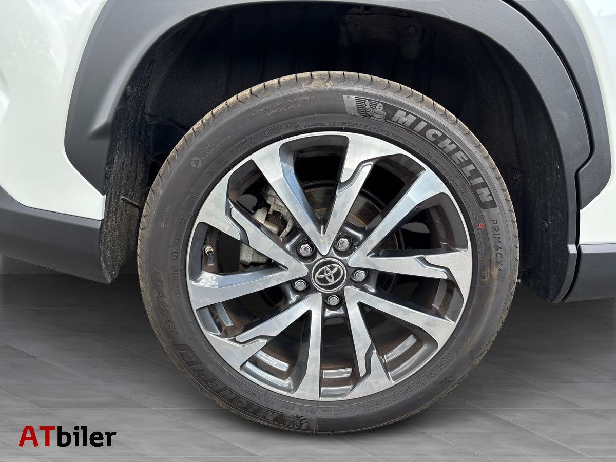 Hvid Toyota Corolla Cross fra 2023