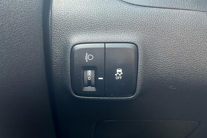 Grå Hyundai i10 fra 2023
