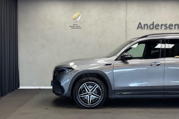 Grå Mercedes EQB 300 fra 2022
