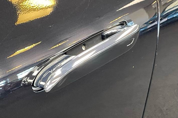 Sort Mercedes EQE 350 fra 2025
