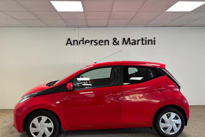 Rød Toyota Aygo fra 2016