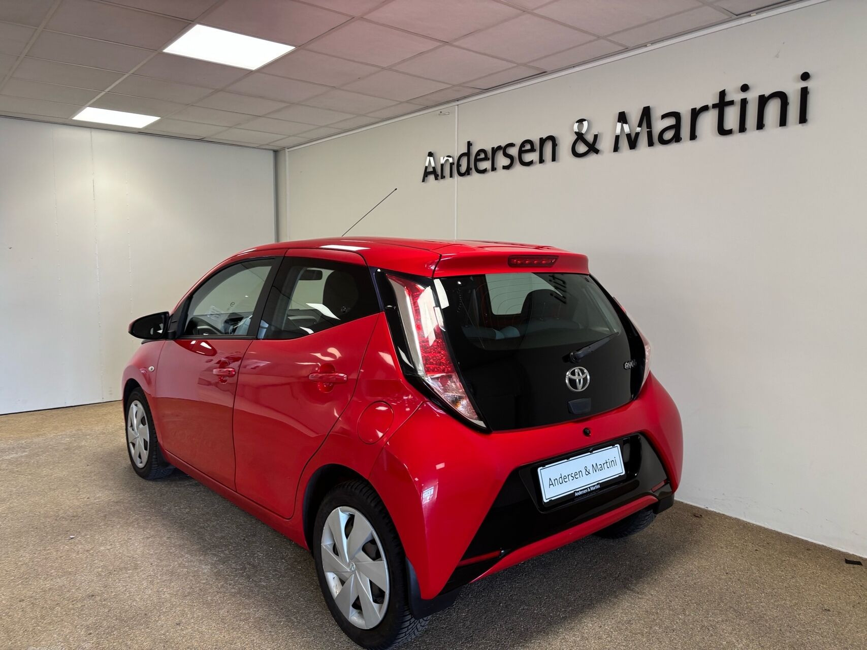Rød Toyota Aygo fra 2016
