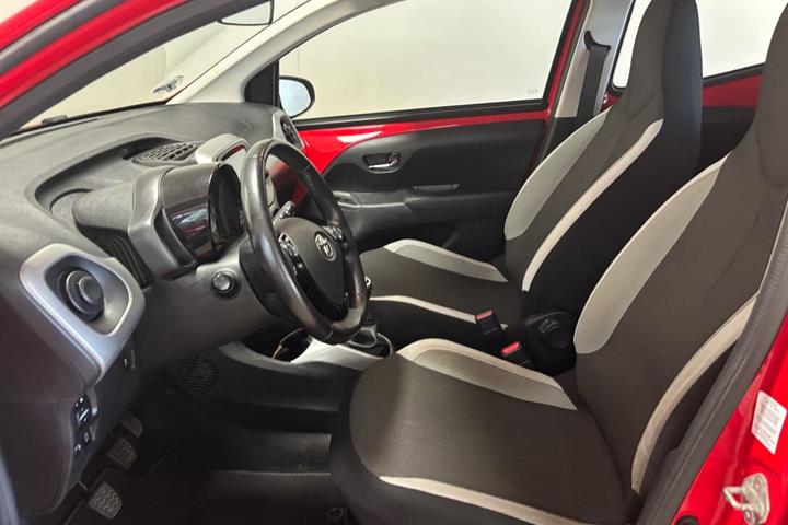 Rød Toyota Aygo fra 2016