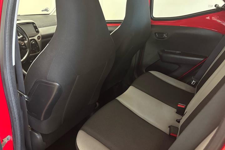 Rød Toyota Aygo fra 2016