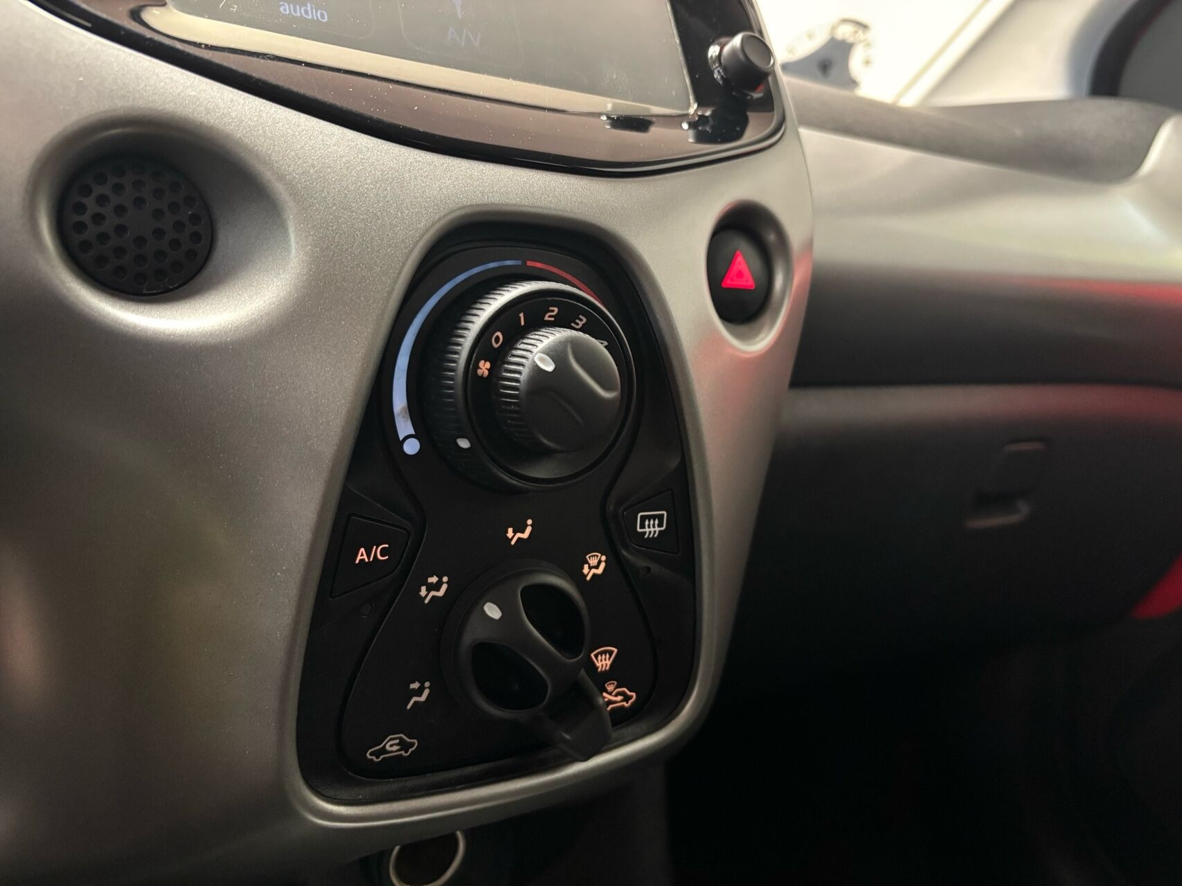 Rød Toyota Aygo fra 2016