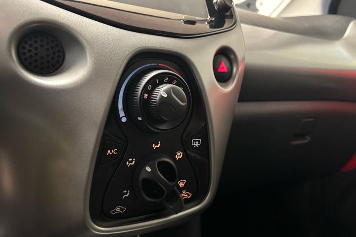 Rød Toyota Aygo fra 2016