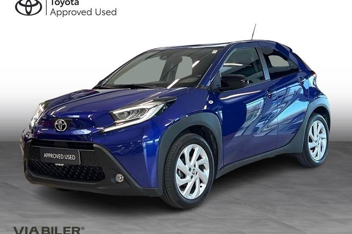 Blå Toyota Aygo X fra 2024