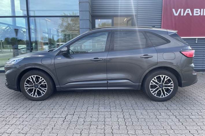 Grå Ford Kuga fra 2020