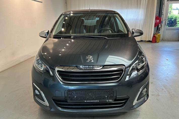 Grå Peugeot 108 fra 2016