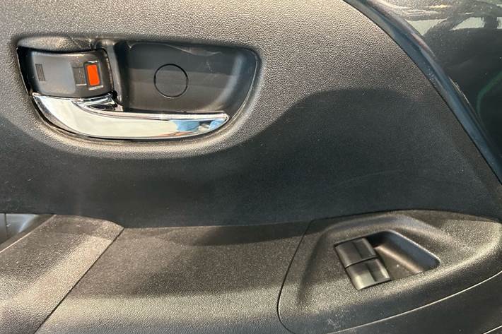 Grå Peugeot 108 fra 2016