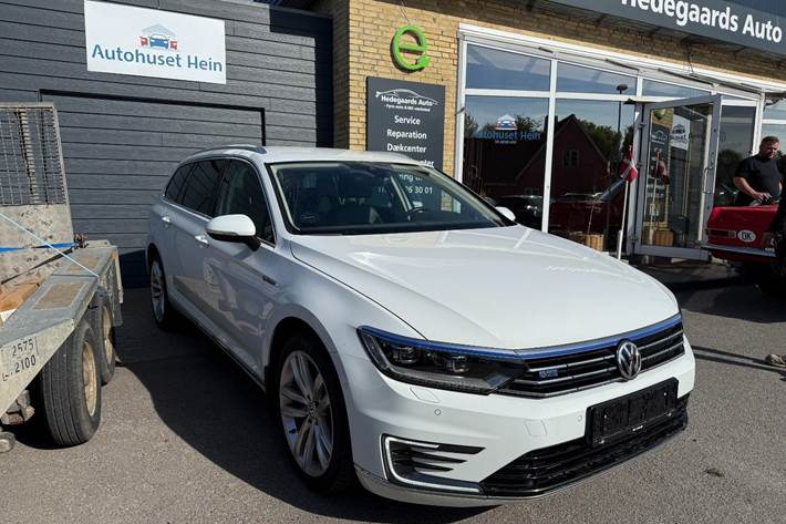 Hvid VW Passat fra 2018