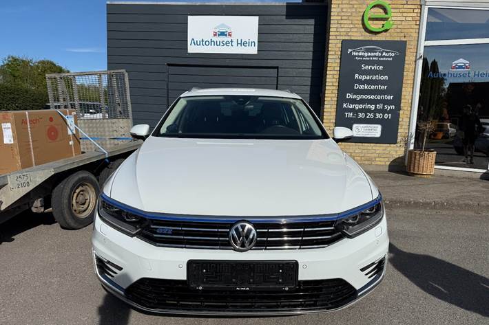 Hvid VW Passat fra 2018