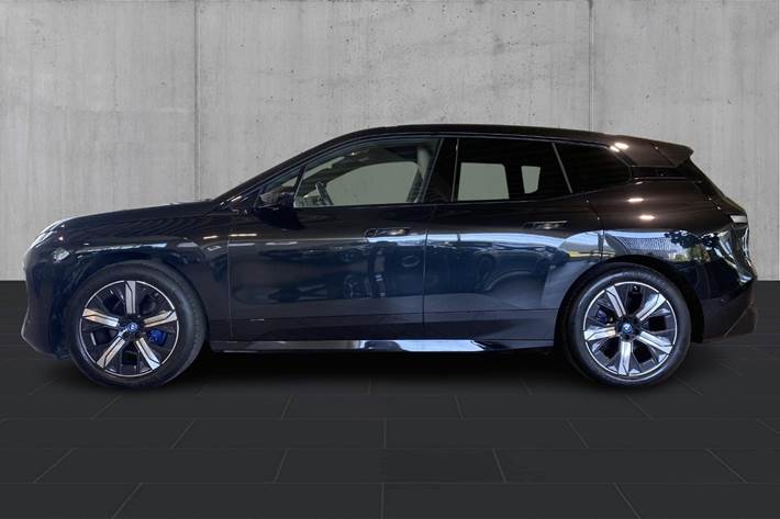 Sort BMW iX fra 2024
